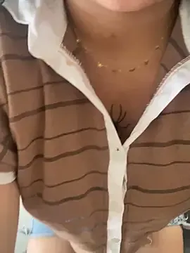 Vicky_bloonde — Sucking Isadora's tits