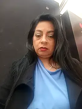 Violeta-Saenz — Finger in ass in coffee