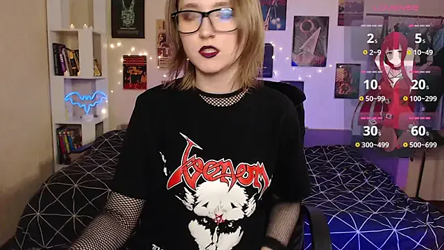 Viper_kiss — show tits