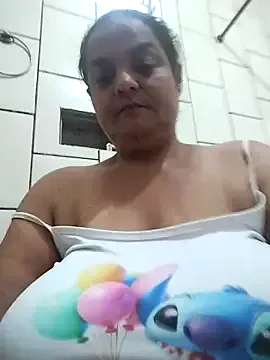 Vydinha — Desfilar sem roupa e ficar de 4