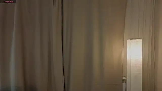 WanCawood — squezze my boobs