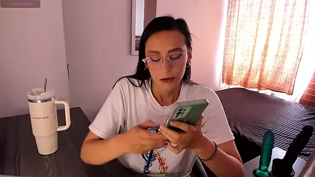 WorthyOfSlave — Bounce my titties in your face