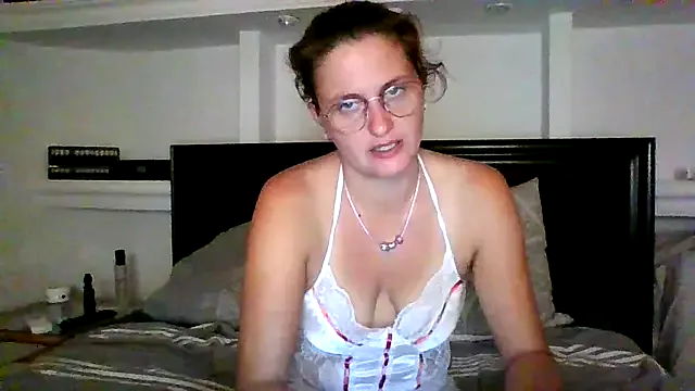 xcrazzycat — Gros gode dans ma chatte 5min