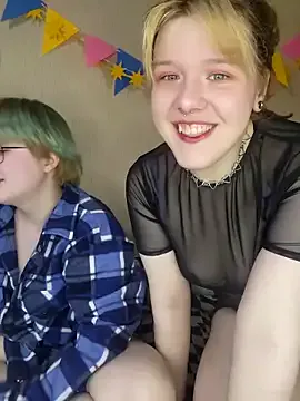 xrixsyx_and_ricky — topless for 6 minutes hehe