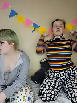 xrixsyx_and_ricky — touch each other pussies
