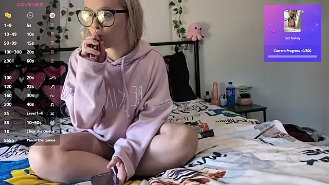 xxNaughtyNicolexx — blowjob