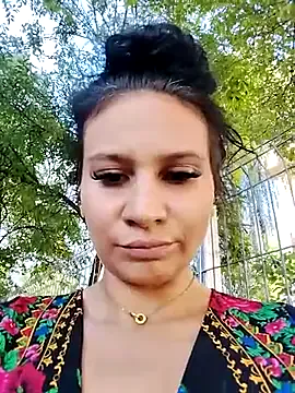Yara__Coxx — Topless outside