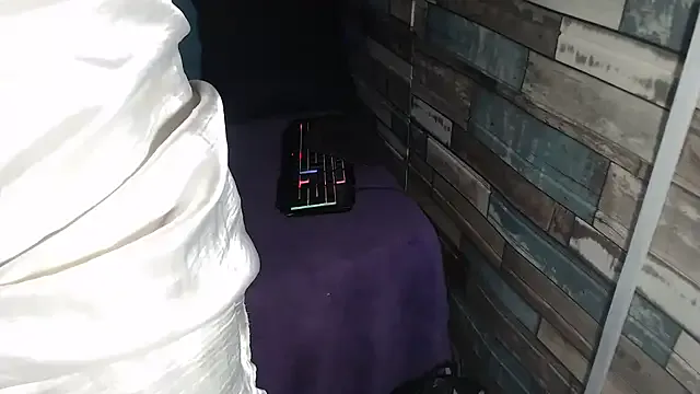 Yesamin_Stone18 — break  my pussy with machine