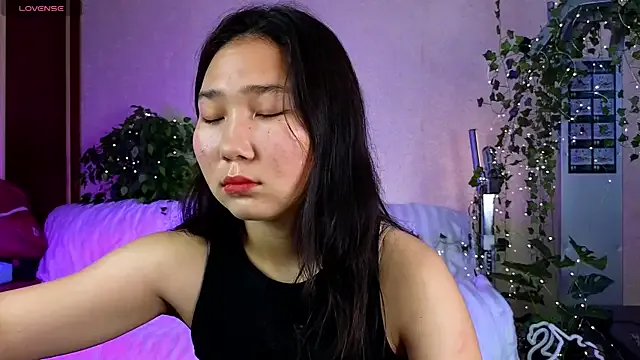 Yoon_Mi — Lick lips close-up 