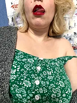 Yourdirtybitch — Sloppy suck dildo