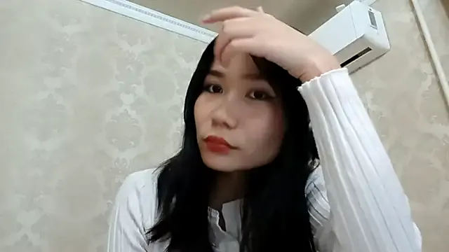 YukiShaapan — Bare shoulders