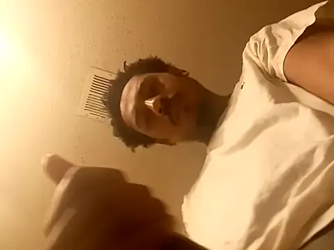 Yungandhungd — Shower cam