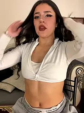 ZaraTrump — show pussy 