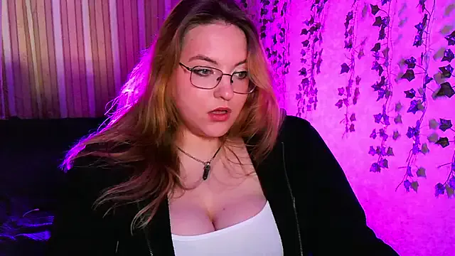ZayaRush — Light cream show on shoulders and collar